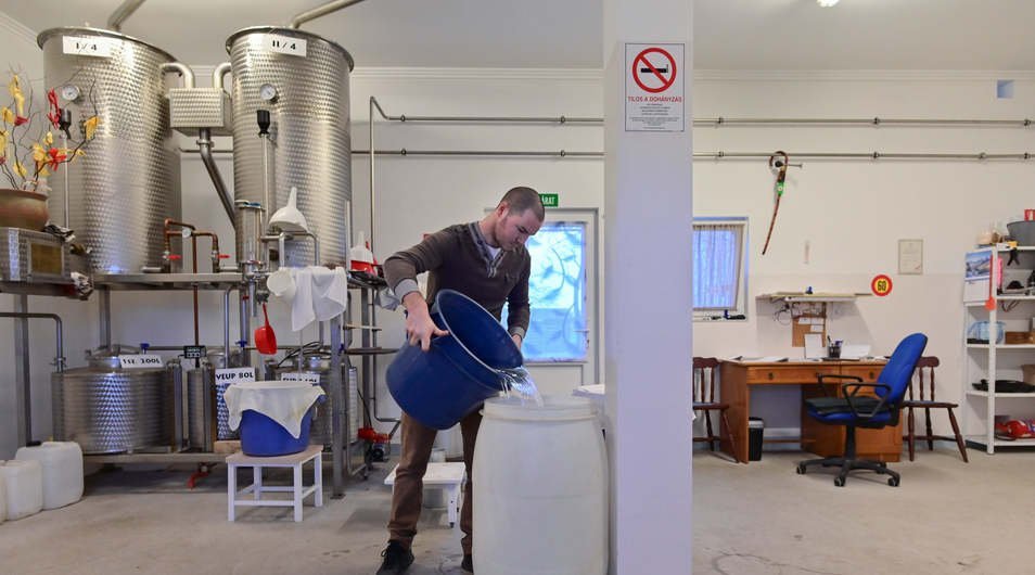 Csúcsra járnak a pálinkafőzők