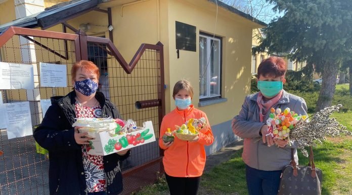 Húsvéti díszeket kaptak a mórahalmi idősek otthonának lakói