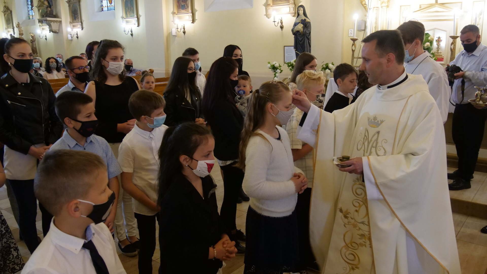 Harmincnégy diákot kereszteltek meg Mórahalmon