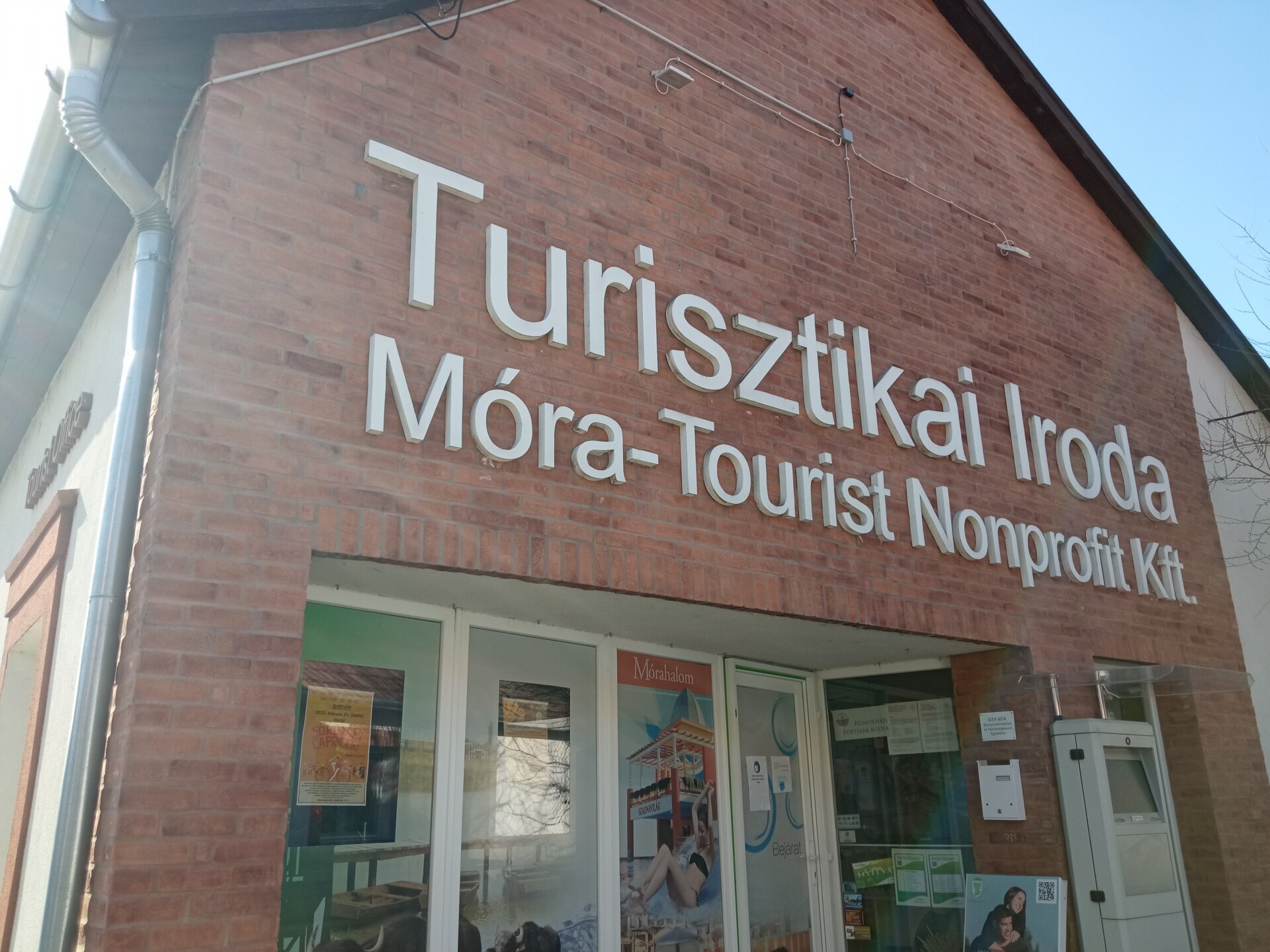 4 fő új munkavállaló felvételére nyert pályázatot a Móra-Tourist Nonprofit Kft. 