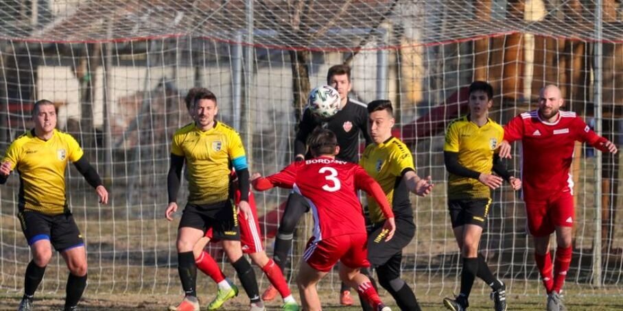 Egy pontrúgás döntött