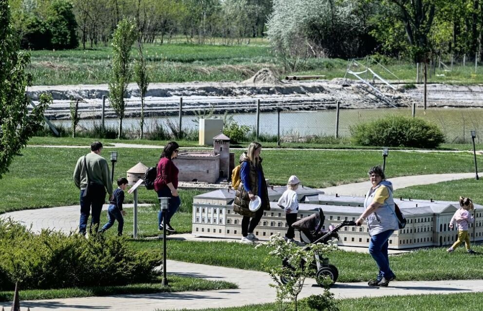 Mórahalmon az Ezer Év Parkjában majálisoztak