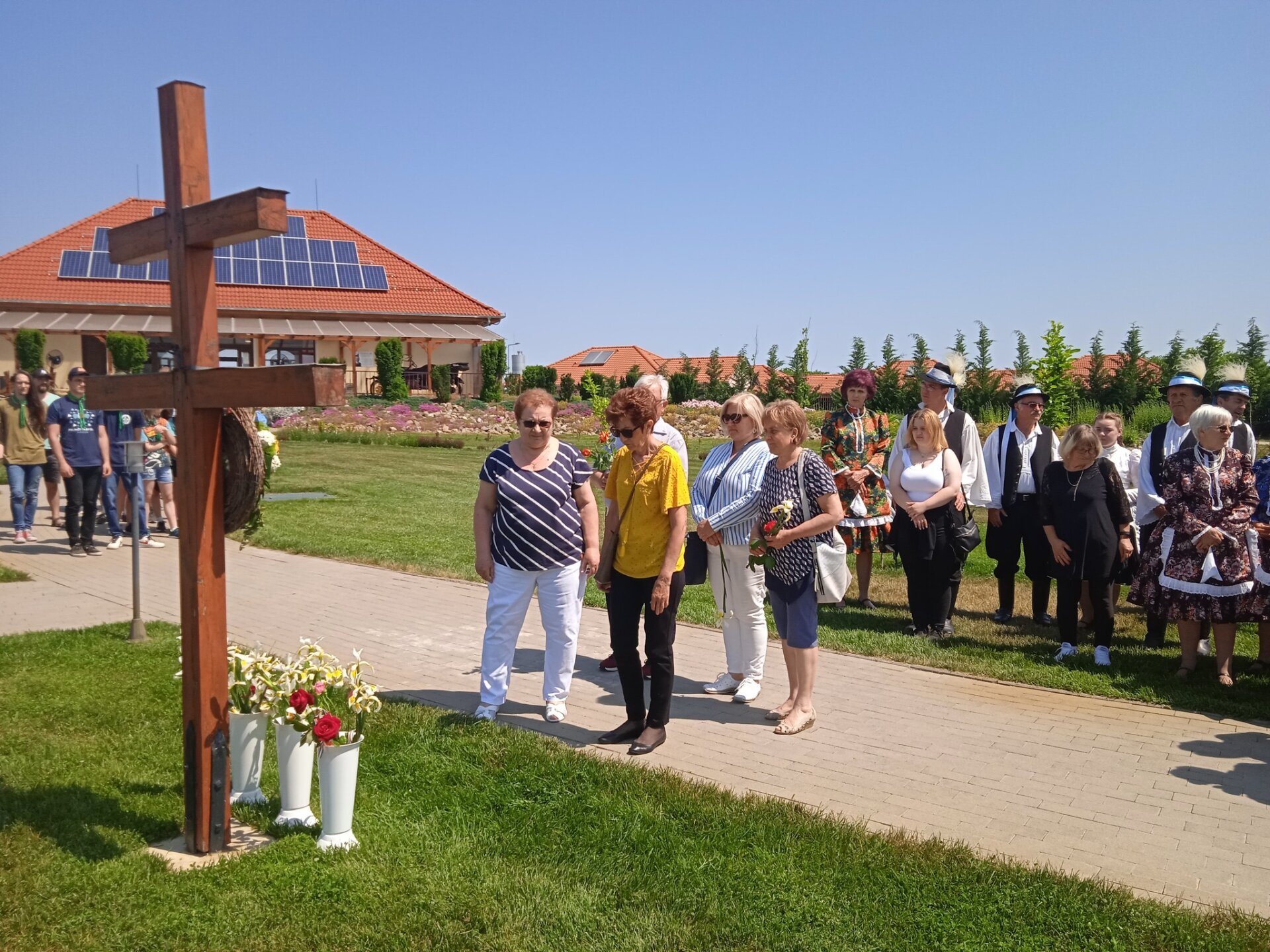 A megemlékezés pillanatai a kettőskeresztnél