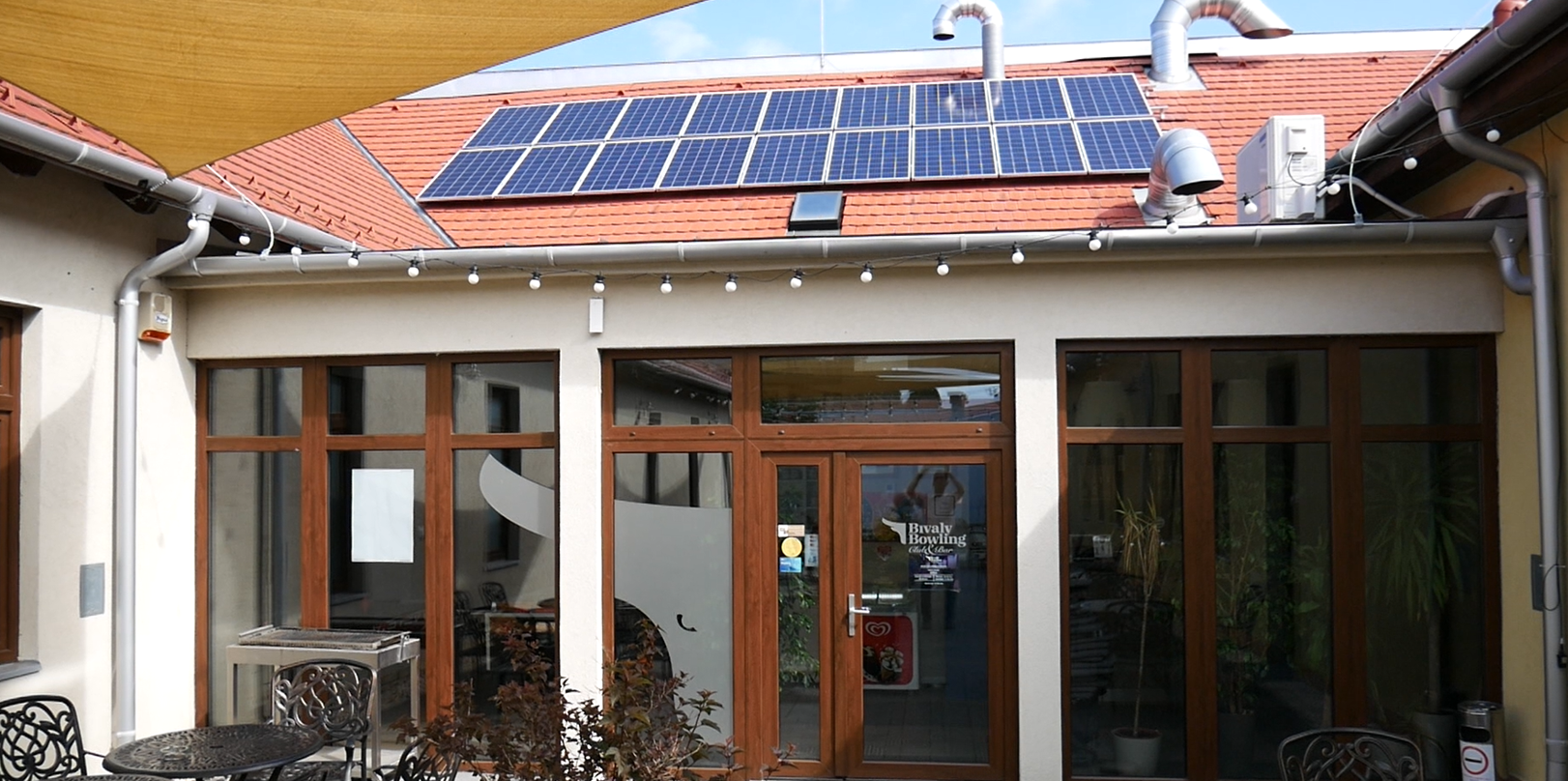 Mórahalmon egyre több épületre kerülnek fel napelemek