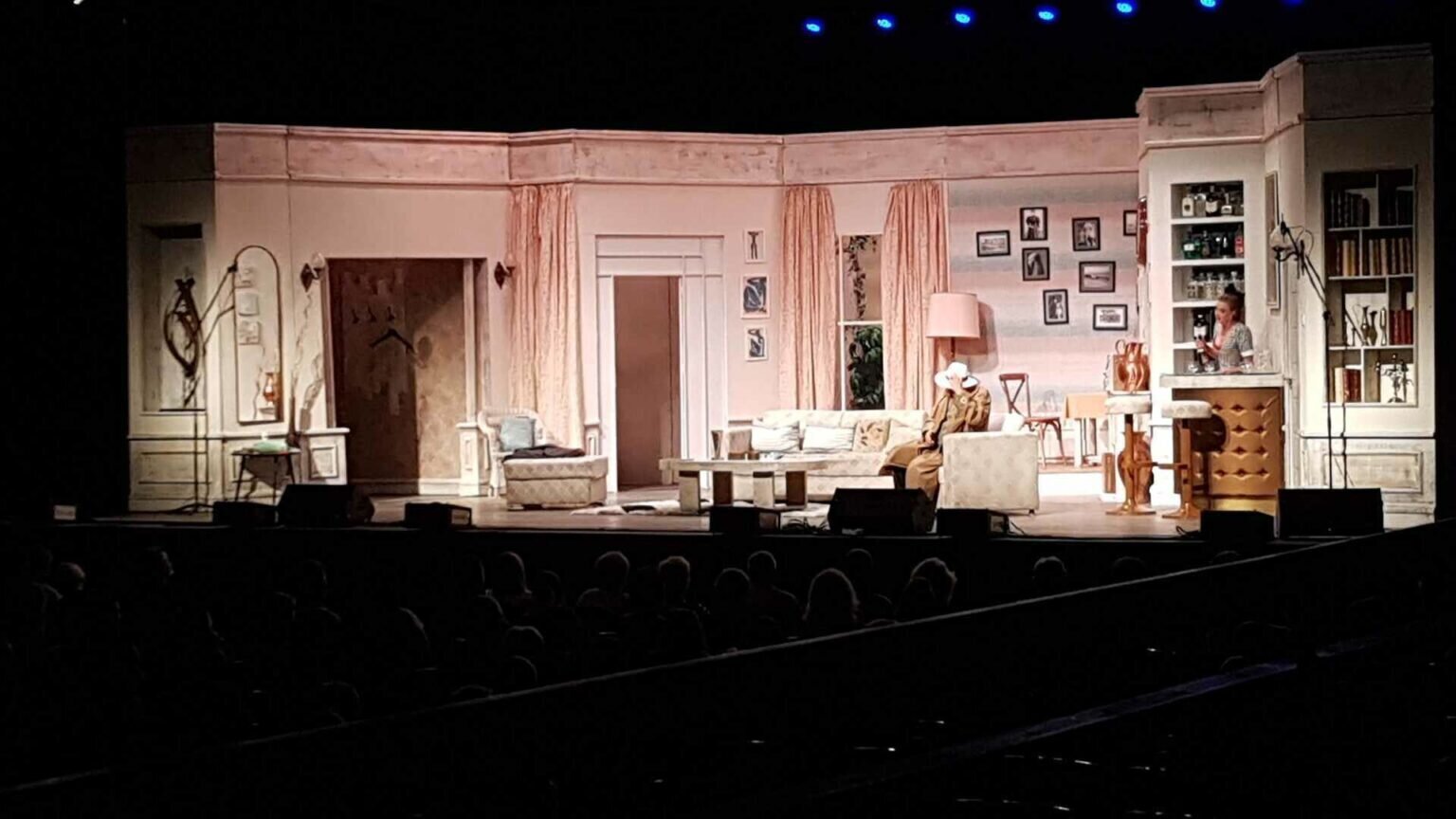 Szombat este ledobták a poénbombát Mórahalmon – óriási sikerrel ment a Tombol az erény