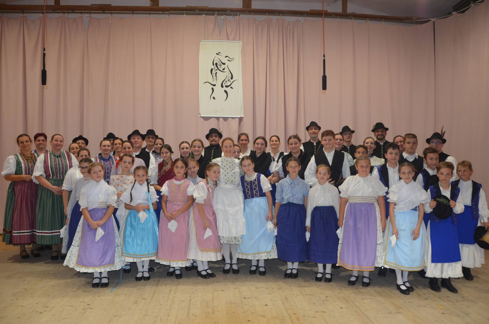 Nagy sikerrel szerepeltek a mórahalmi néptáncosok Szegváron és Törökszentmiklóson