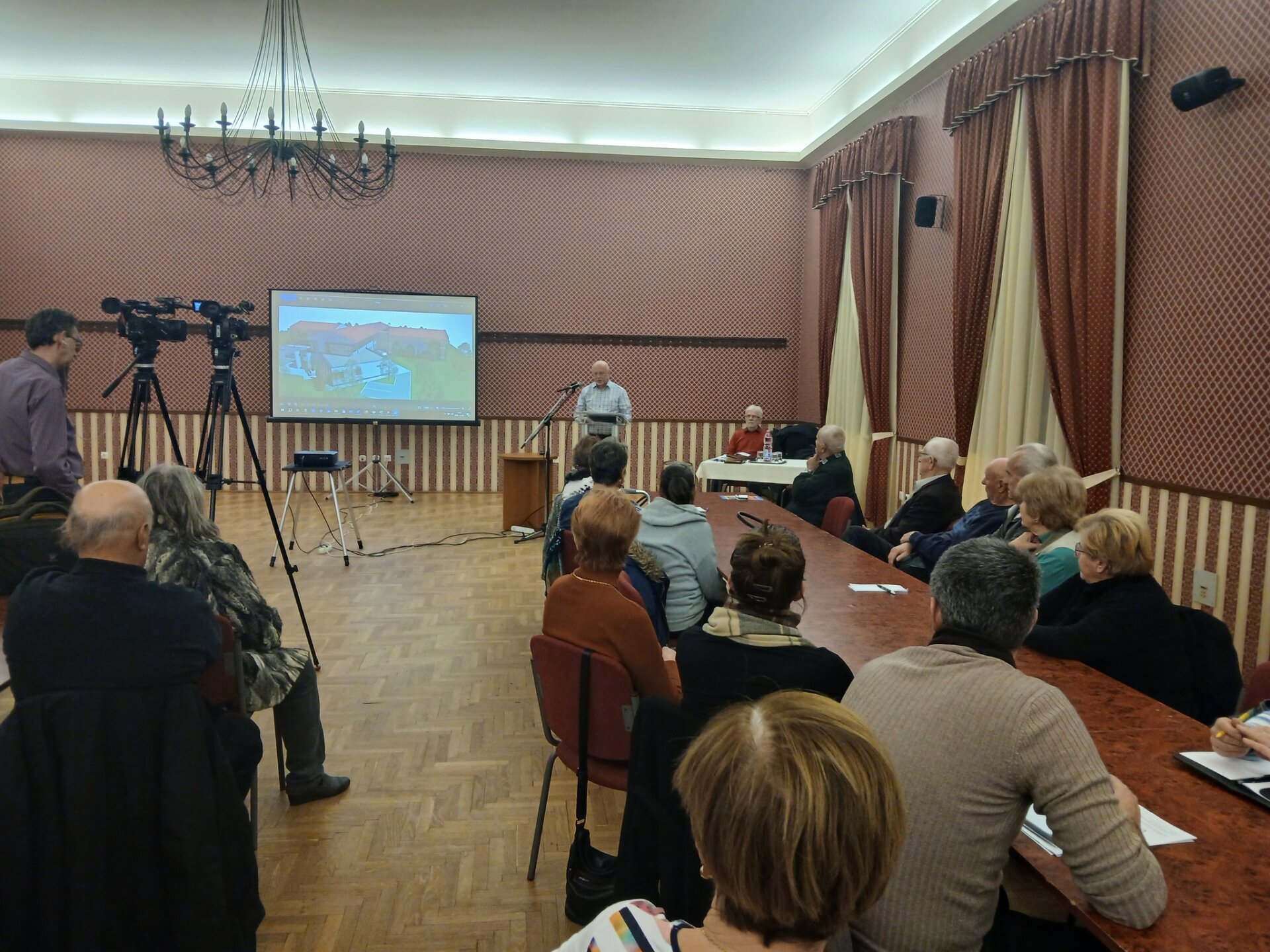 Lakossági fórumon mutatták be a nyugdíjasok lakóparkját