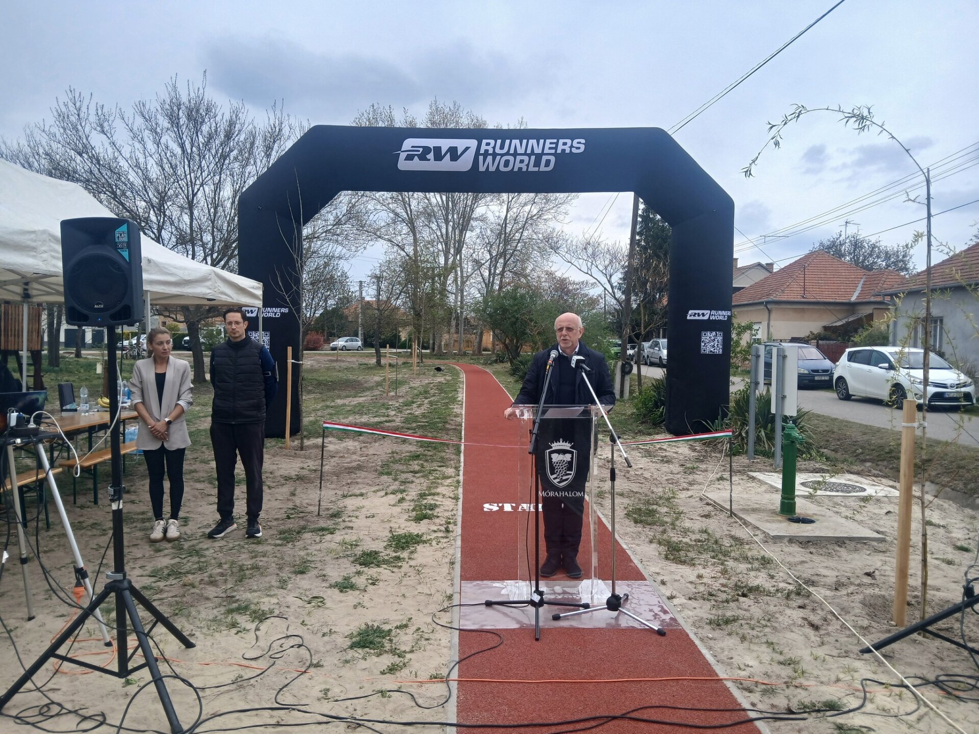 Ünnepélyes keretek között adták át a mórahalmi futópályát 