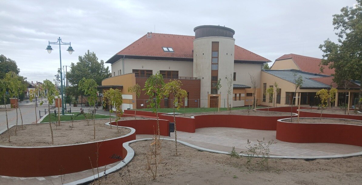 A Barmos György téren elkészült az új park