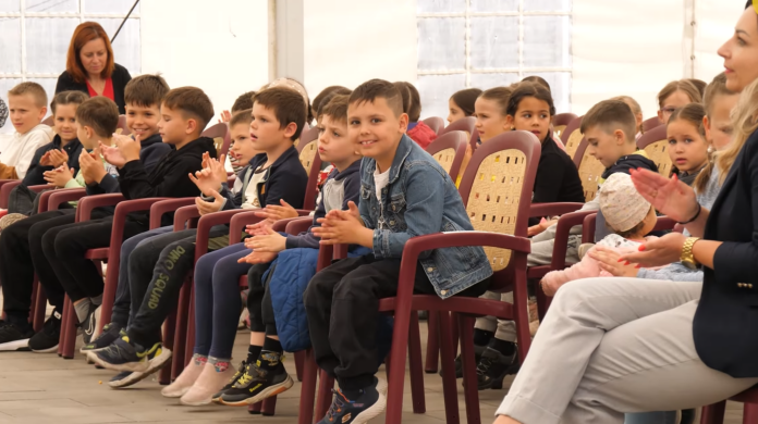 Ismét megrendezte a Liliomfesztivált a mórahalmi katolikus általános iskola – videó