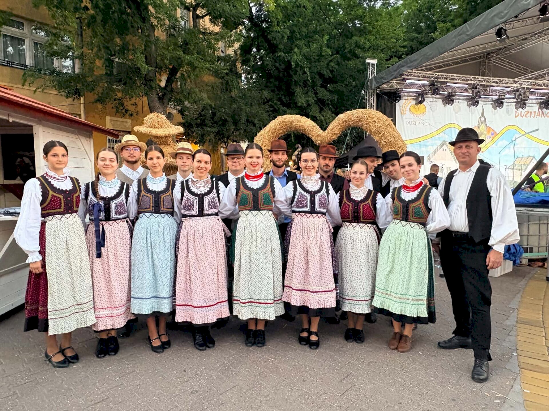 Mórahalmi néptáncosok a 116. Dužijancán